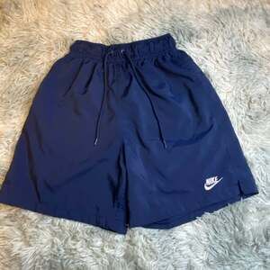 Nike Men's Sportswear Woven Flow Shorts in Midnight Navy